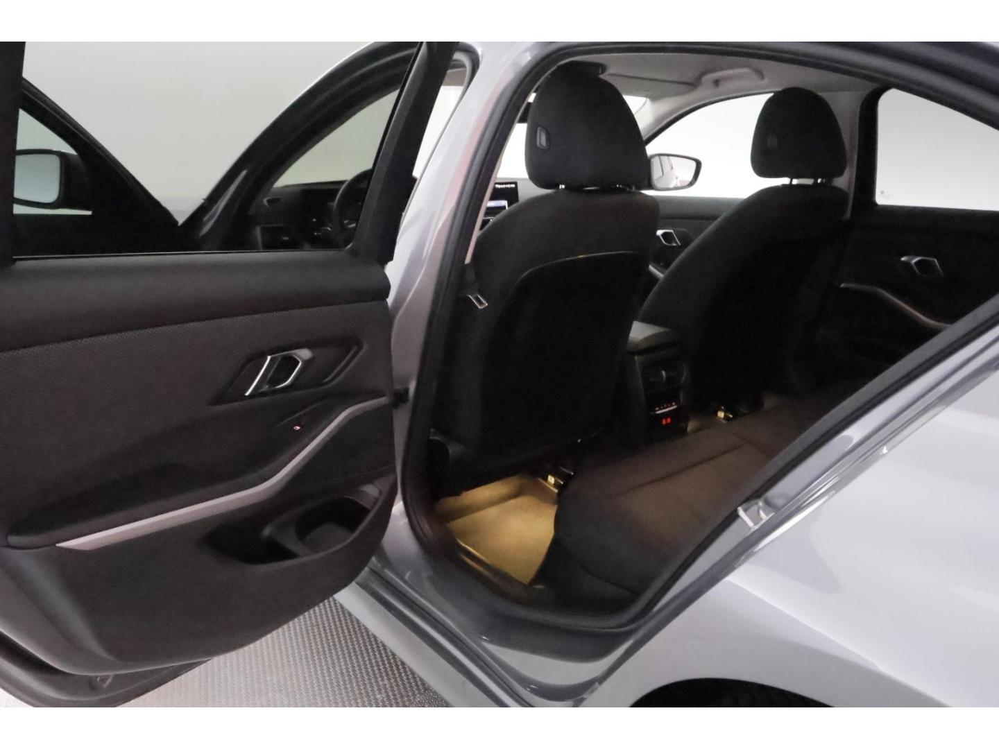 BMW 318 i Lim.Steptronic+LED+VIRTUAL+KAMERA+TEMPO, миниатюра 17