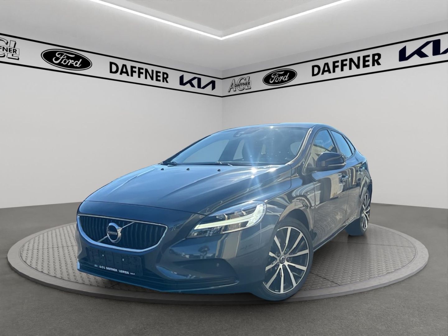 Fahrzeugabbildung Volvo V40 Momentum Navi Soundsystem LED Kurvenlicht Sp