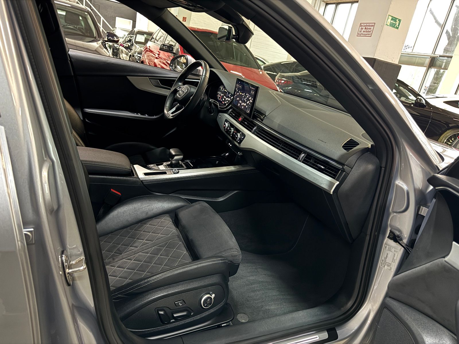 Fahrzeugabbildung Audi A4 35 TDI S-LINE BLACK RS4 SITZE MASSAGE VIRTUAL