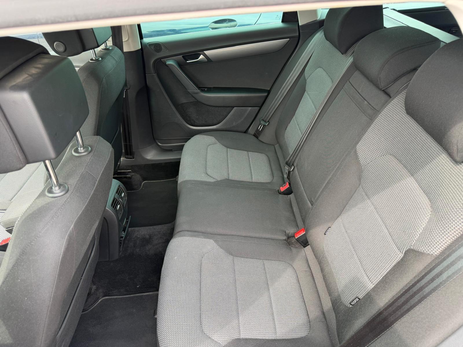 Volkswagen Passat 2011 — photo 13