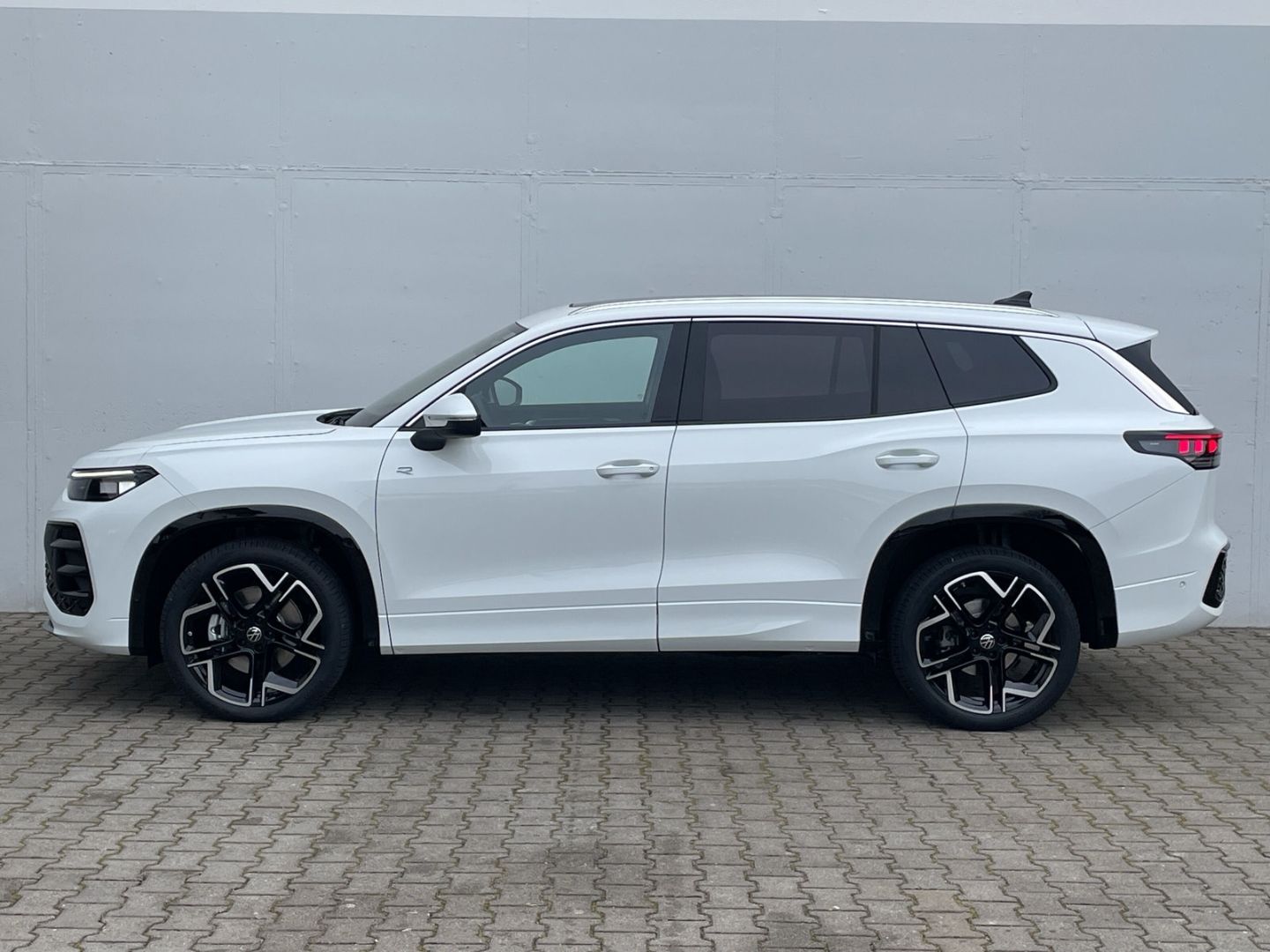 Tayron 2.0 TDI 4Motion R-Line Standhzg/AHK/Pano