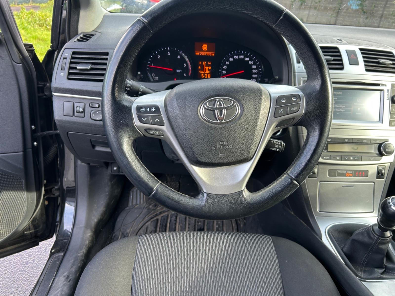 Toyota Avensis 2015 — photo 13