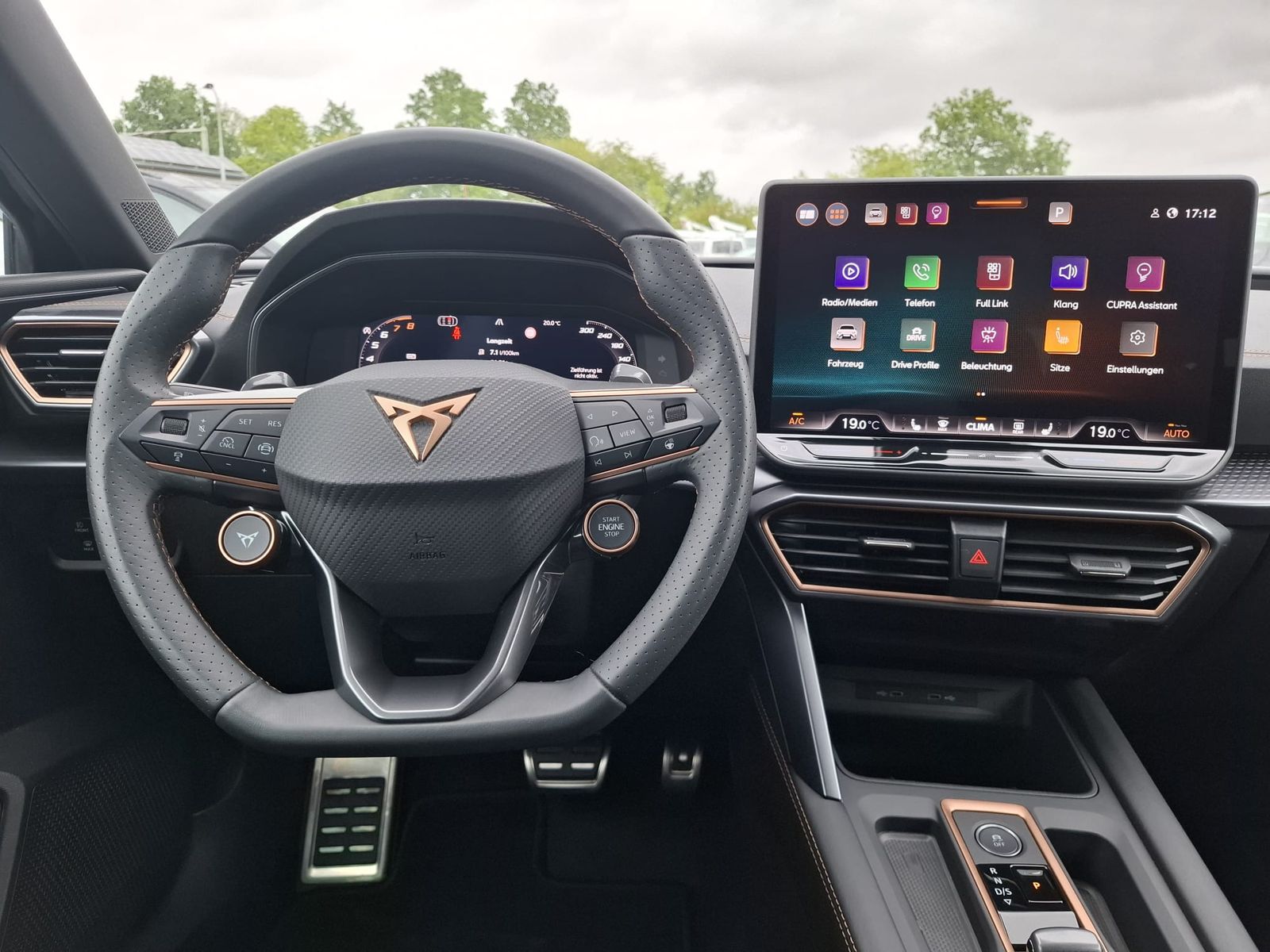 Fahrzeugabbildung CUPRA Leon 1.5 eTSI DSG AHK*DYNAMICA*EDGE*LED*5JGARAN.