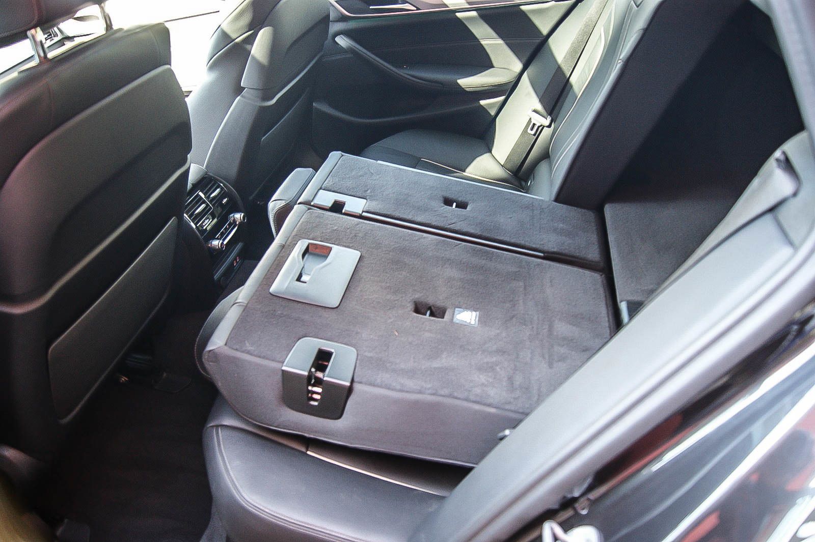 Fahrzeugabbildung BMW 520 d Touring LEDER HEADUP PANORAMA KEYLESS
