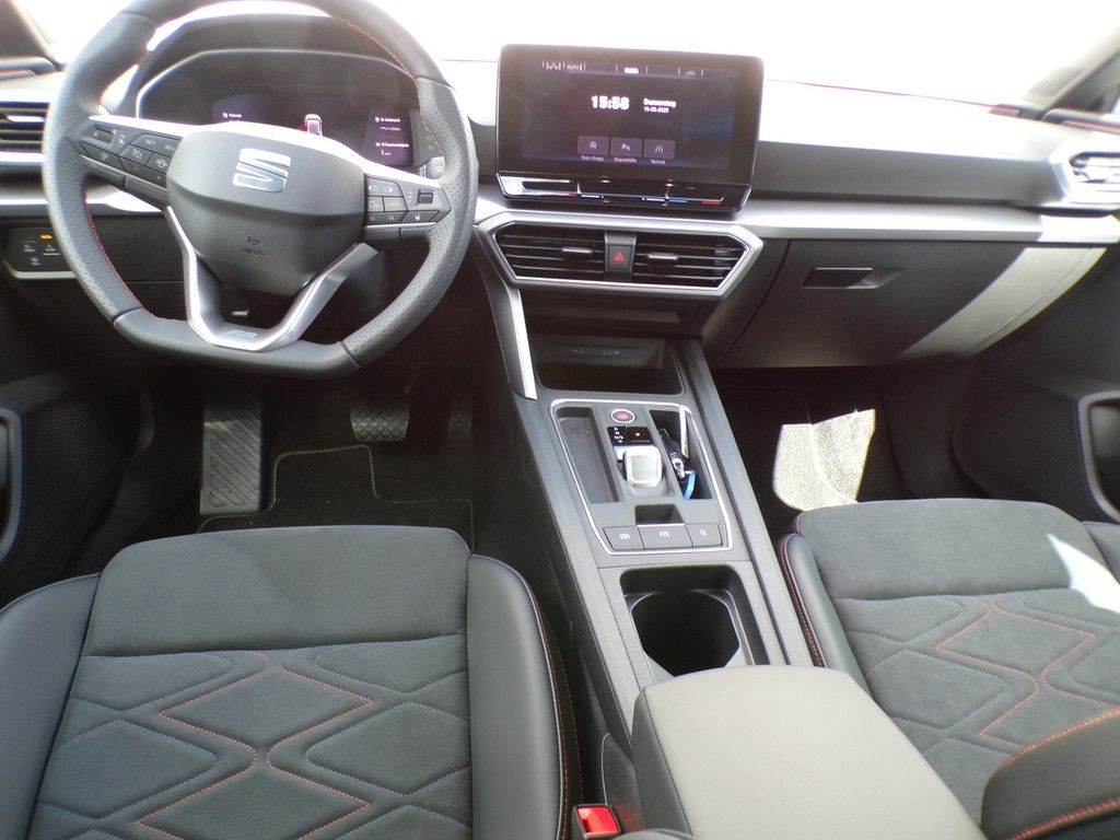 Fahrzeugabbildung SEAT Leon 1.5 eTSI DSG FR