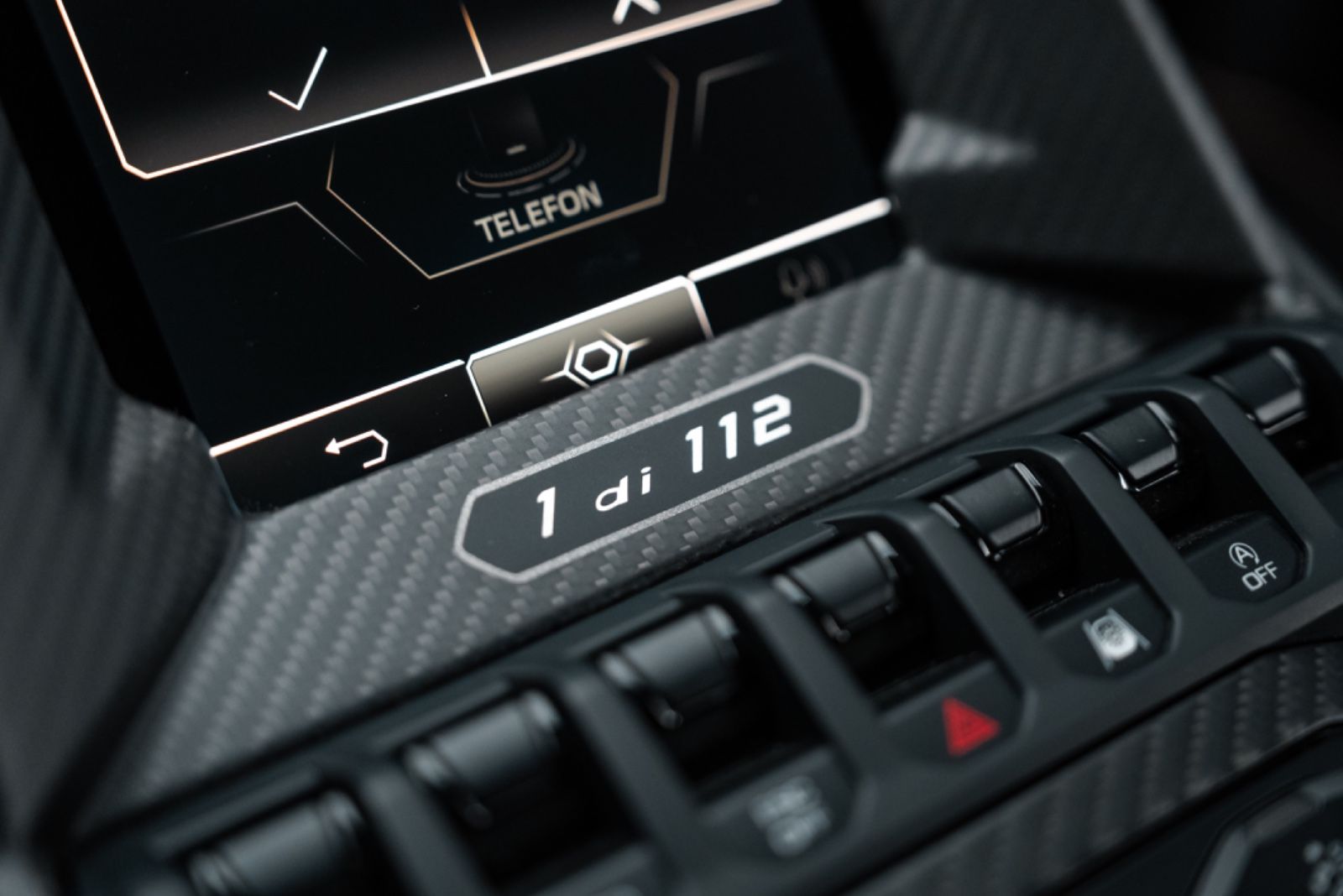 Fahrzeugabbildung Lamborghini Countach LPI 800-4 1of112/CARBON/LIFT