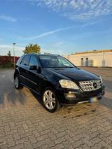 Mercedes-Benz Mercedes Benz ML 350 - Mercedes-Benz ML 350 aus 2011