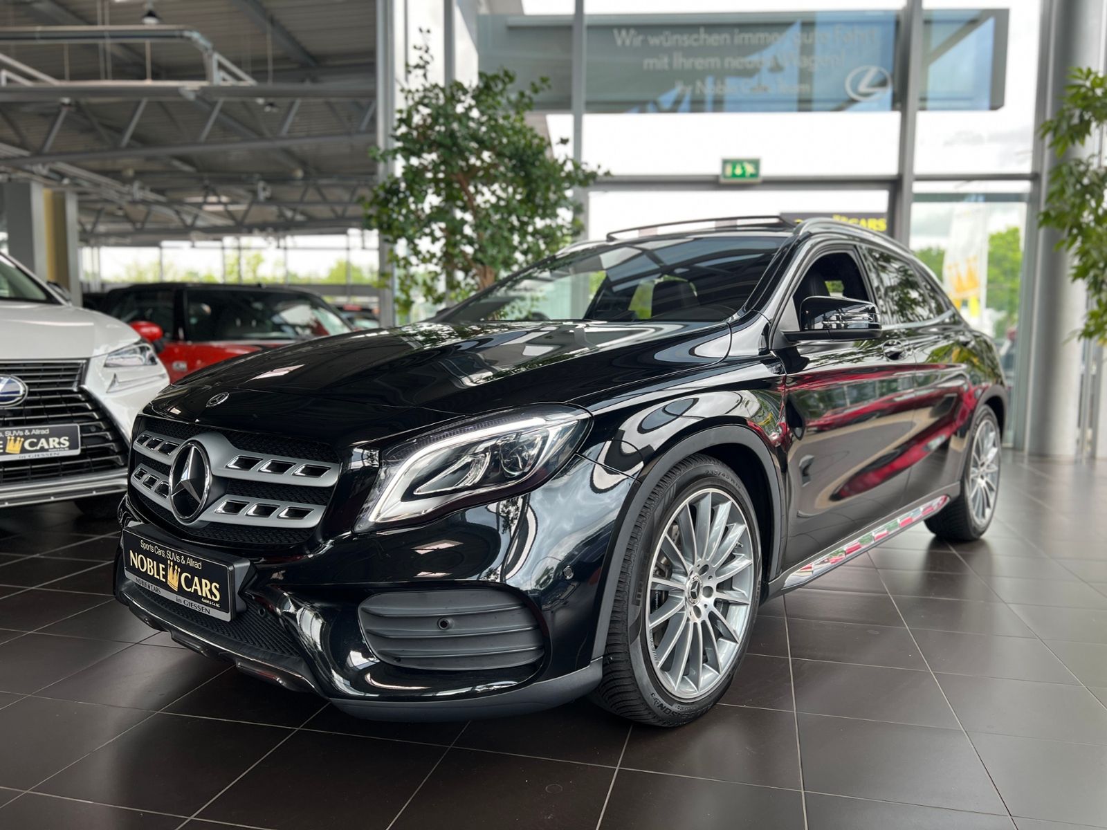 Fahrzeugabbildung Mercedes-Benz GLA 250 AMG 4Matic LED PANO KLIMA