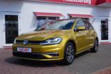 Volkswagen Golf VII 1.0 Sound LED Panorama AHK DAB ACC - mit Benzin-Antrieb: Gelb