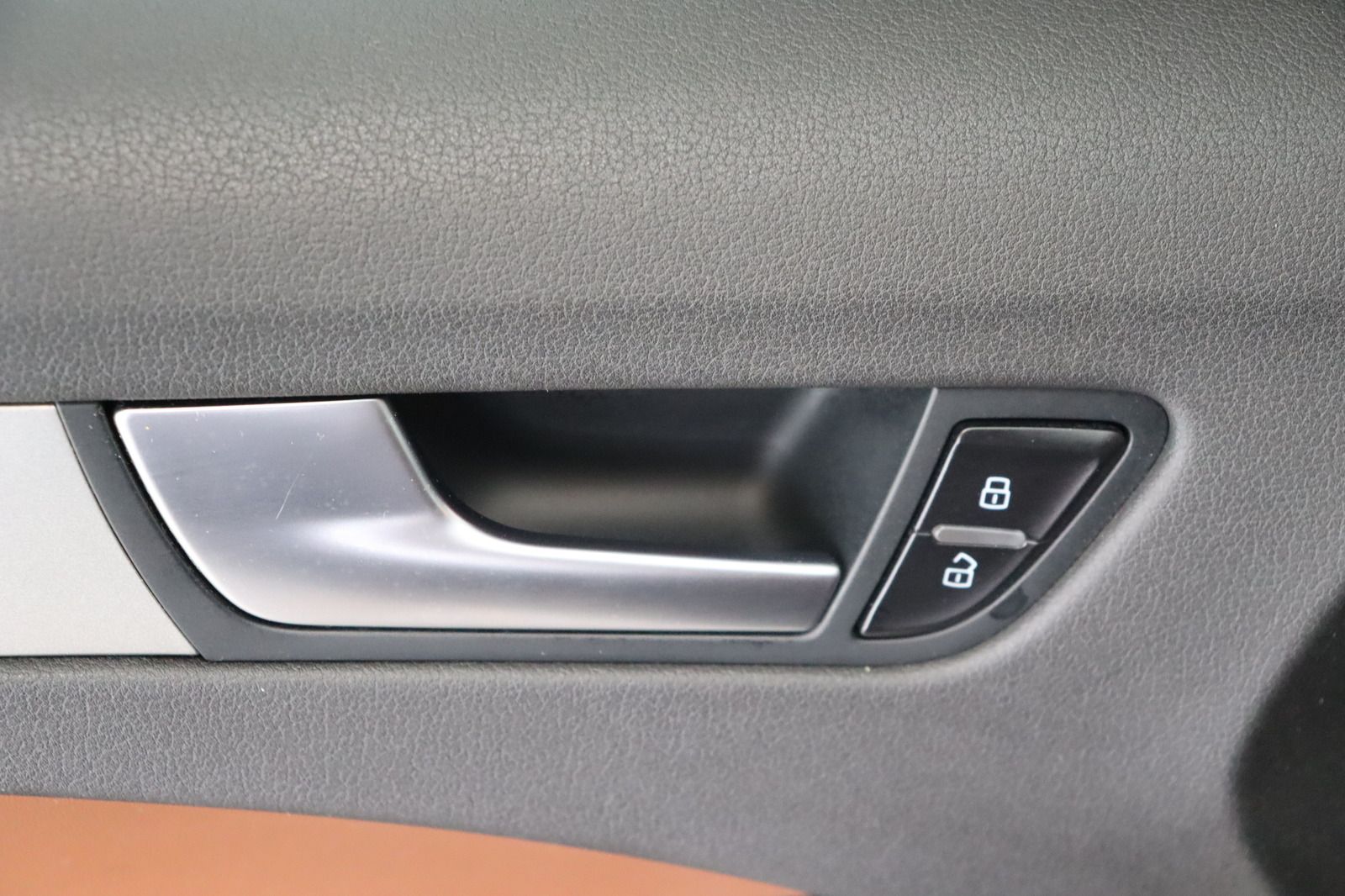 Fahrzeugabbildung Audi A4 2.0 TFSI quattro Avant * BI-Xenon * Navi *