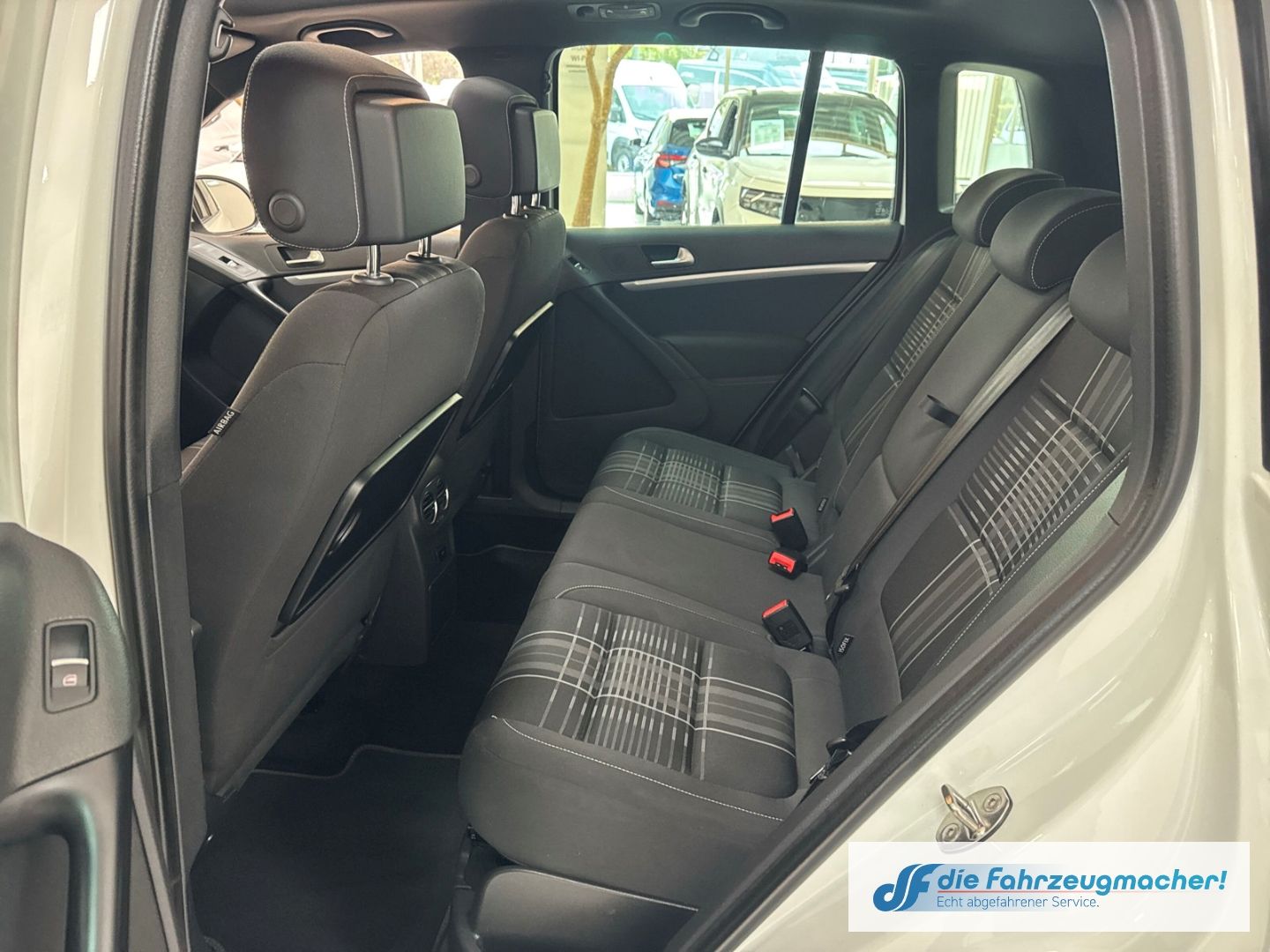 Fahrzeugabbildung Volkswagen Tiguan Lounge Sport & Style 4x4 AHK sch.