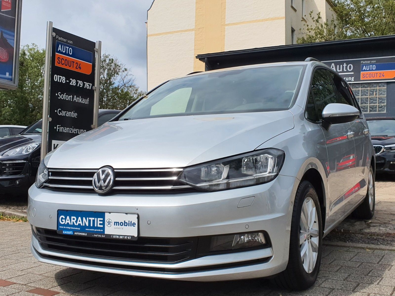 Volkswagen Touran - 1