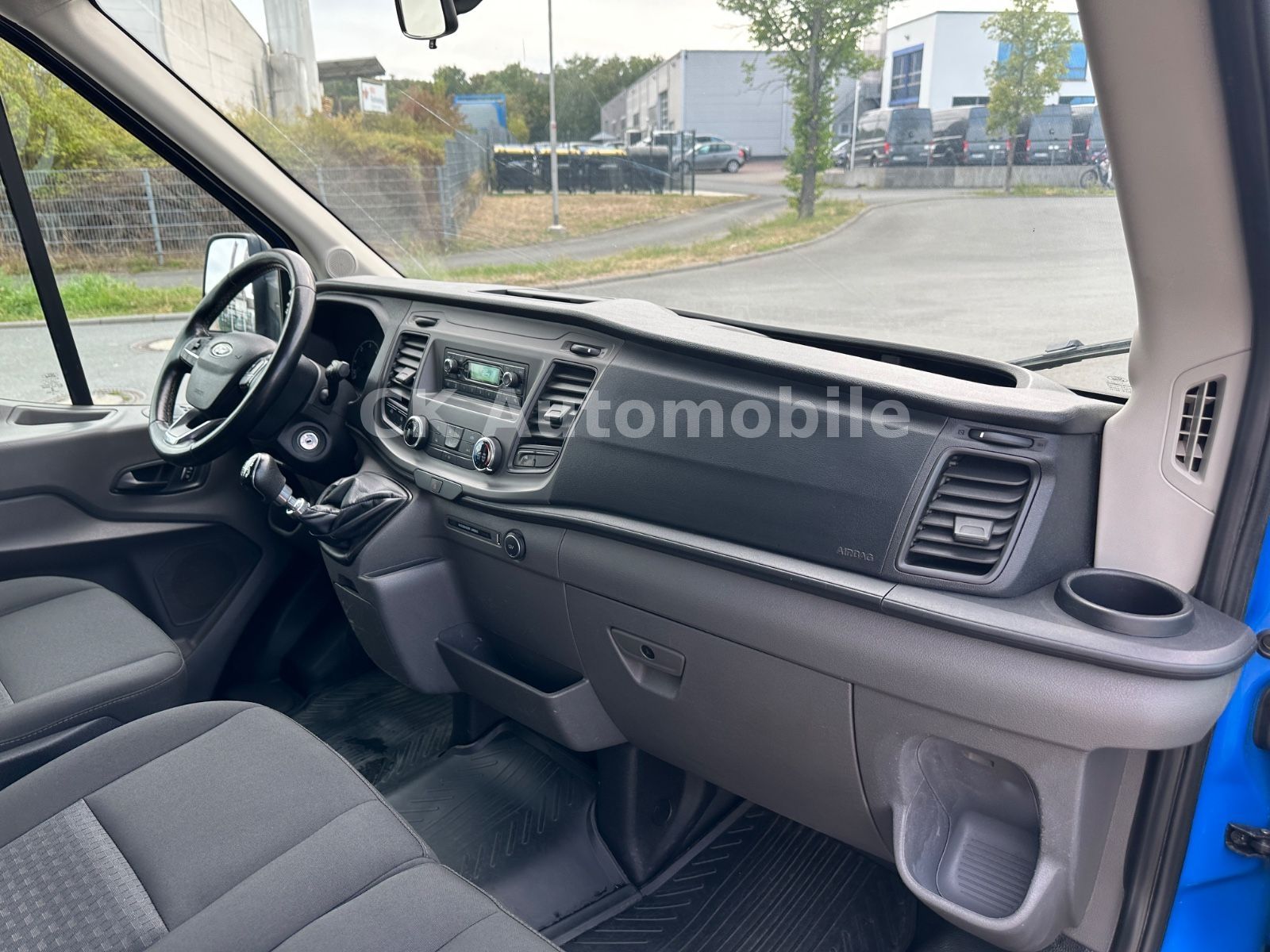 Fahrzeugabbildung Ford Transit Pritsche 350 L3 DoKa Trend/7 Sitze/AHK