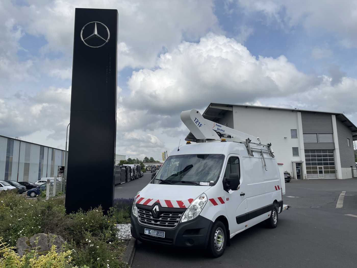 Fahrzeugabbildung Renault Master 2.3 dCi / France Elevateur 121FT, 12m