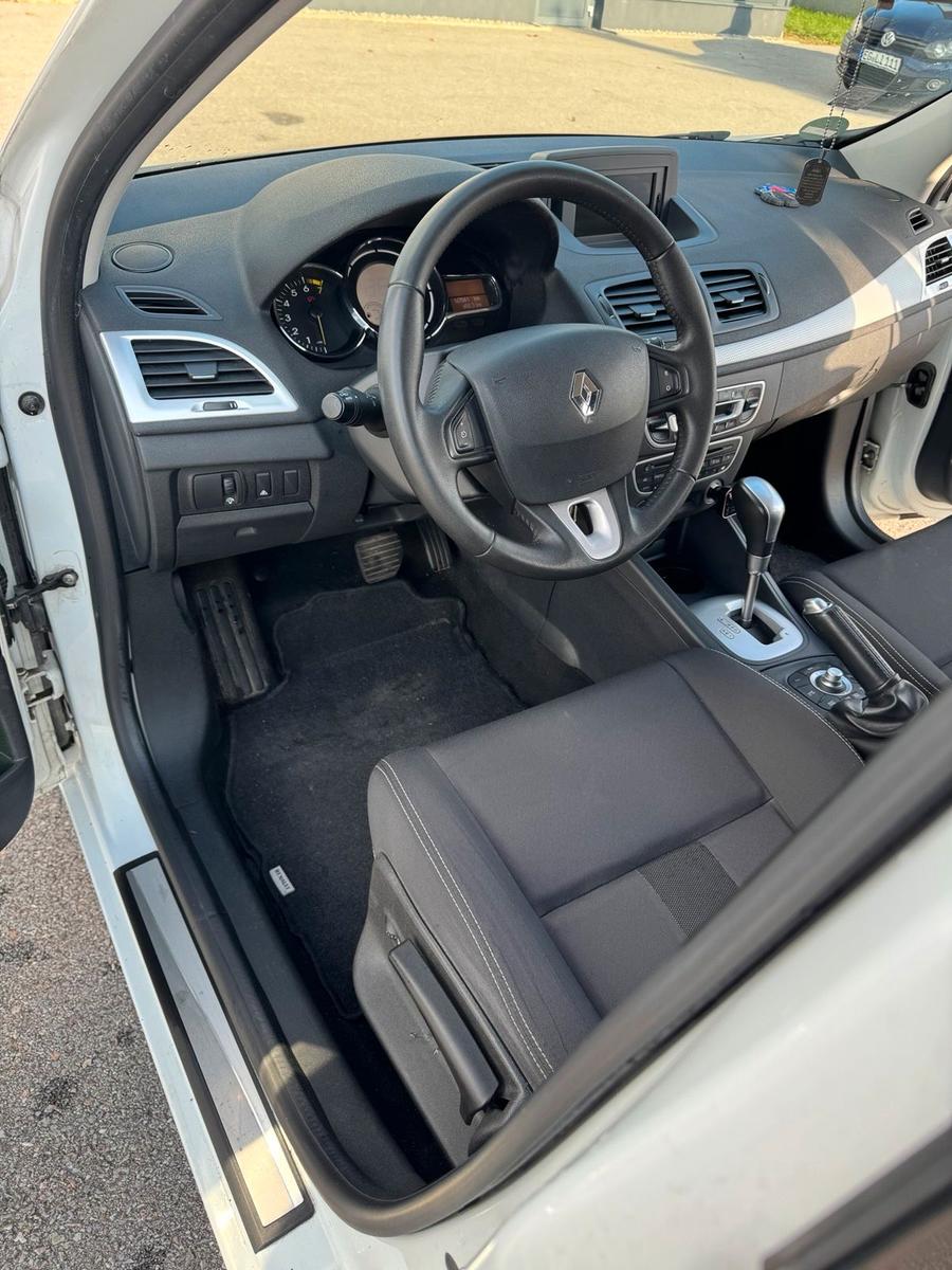 Renault Megane 2011 — photo 9