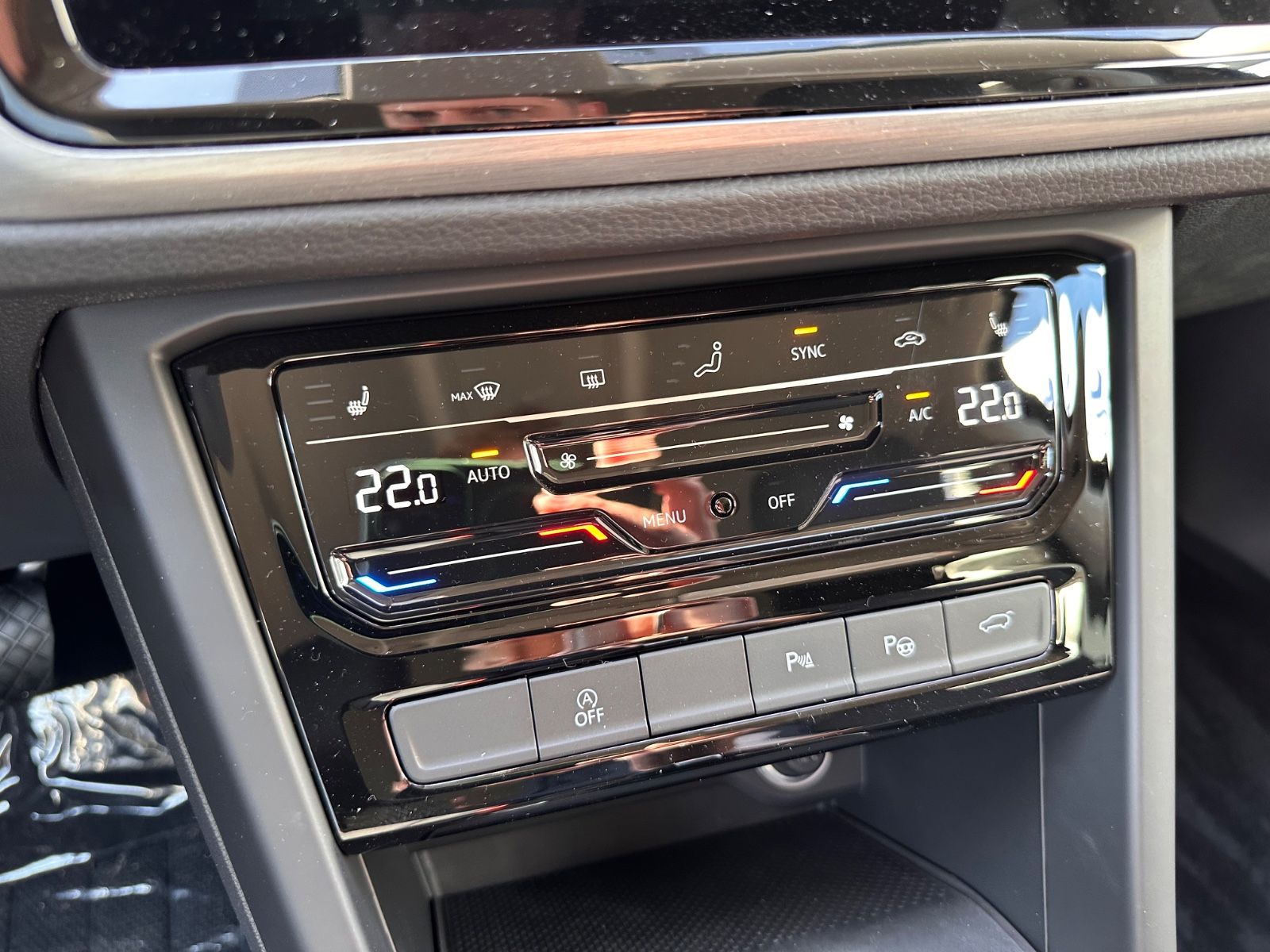 Fahrzeugabbildung Volkswagen Touran Comfortline 1.5 TSI DSG AHK/LED/Navi/SHZG