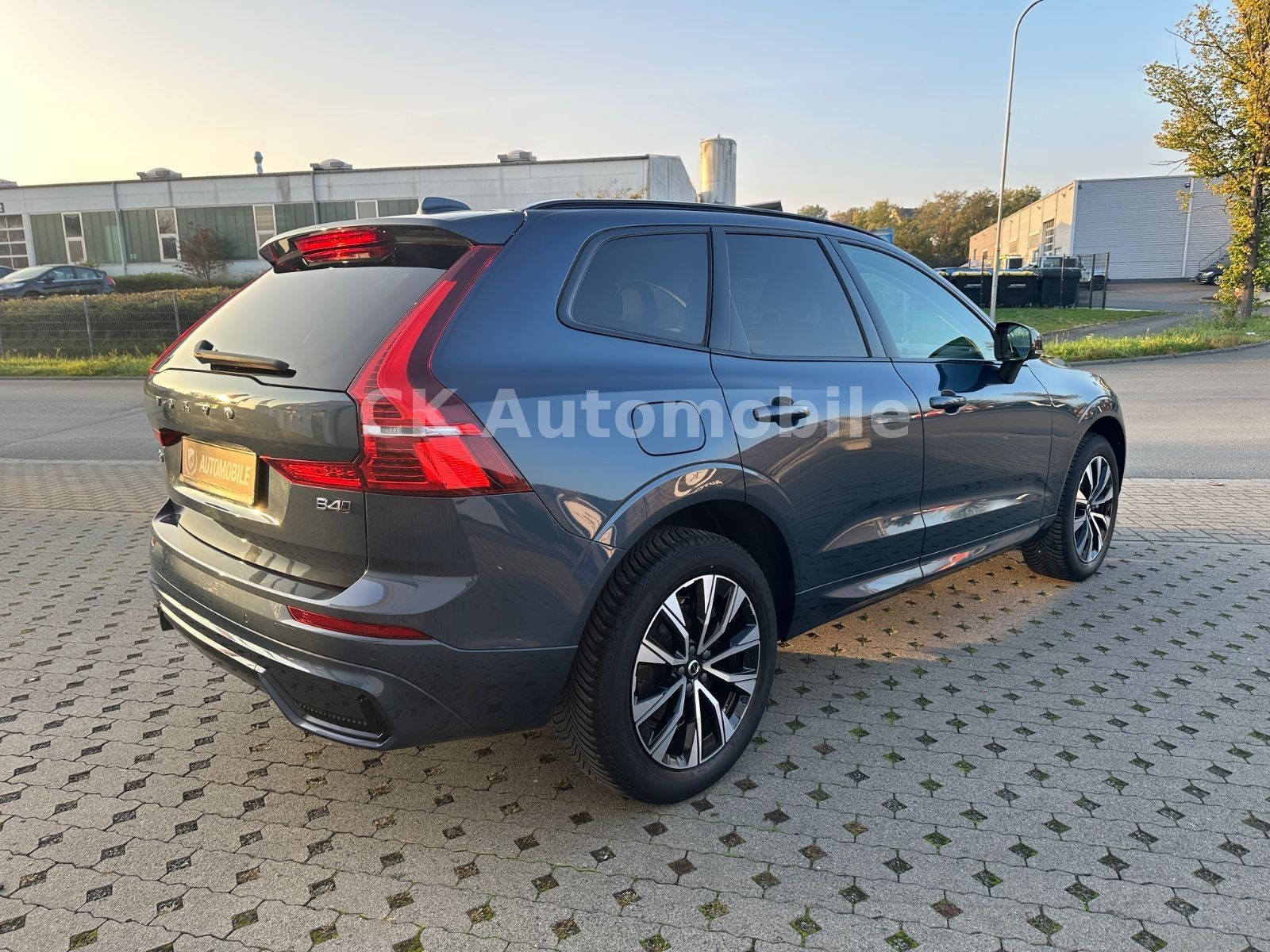 Fahrzeugabbildung Volvo XC60 B4 Plus Dark AWD/BLIS/Navi/LED/Kamera/AHK