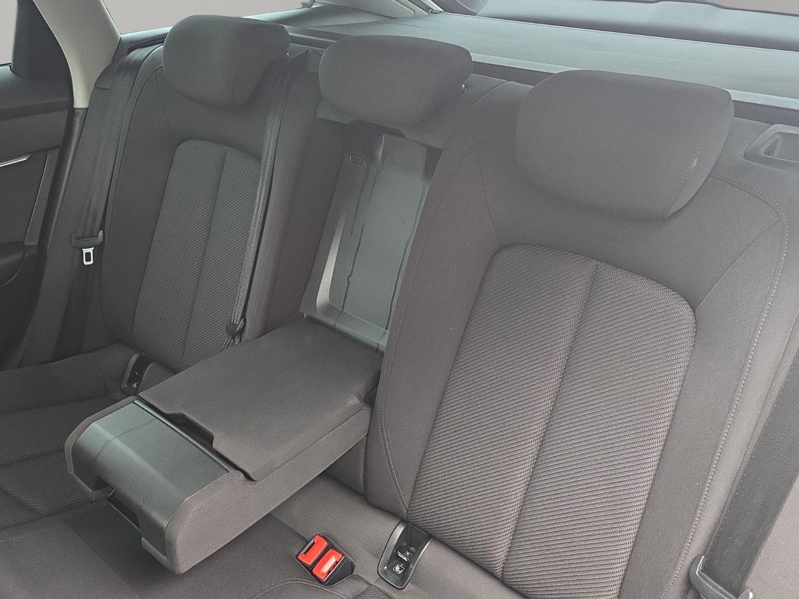 Fahrzeugabbildung Audi A6 Avant 40 TDI LED+KAMERA+NAVI+PDC+AHK+SHZ