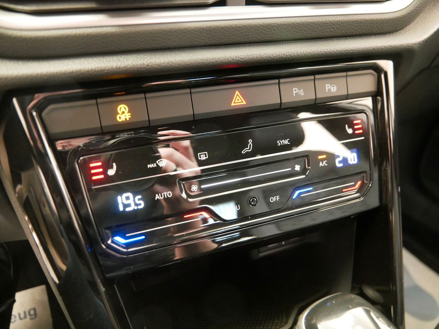 Fahrzeugabbildung Volkswagen T-Roc 1.5 TSI R-Line DSG Kamera ACC LED SHZ+LHZ