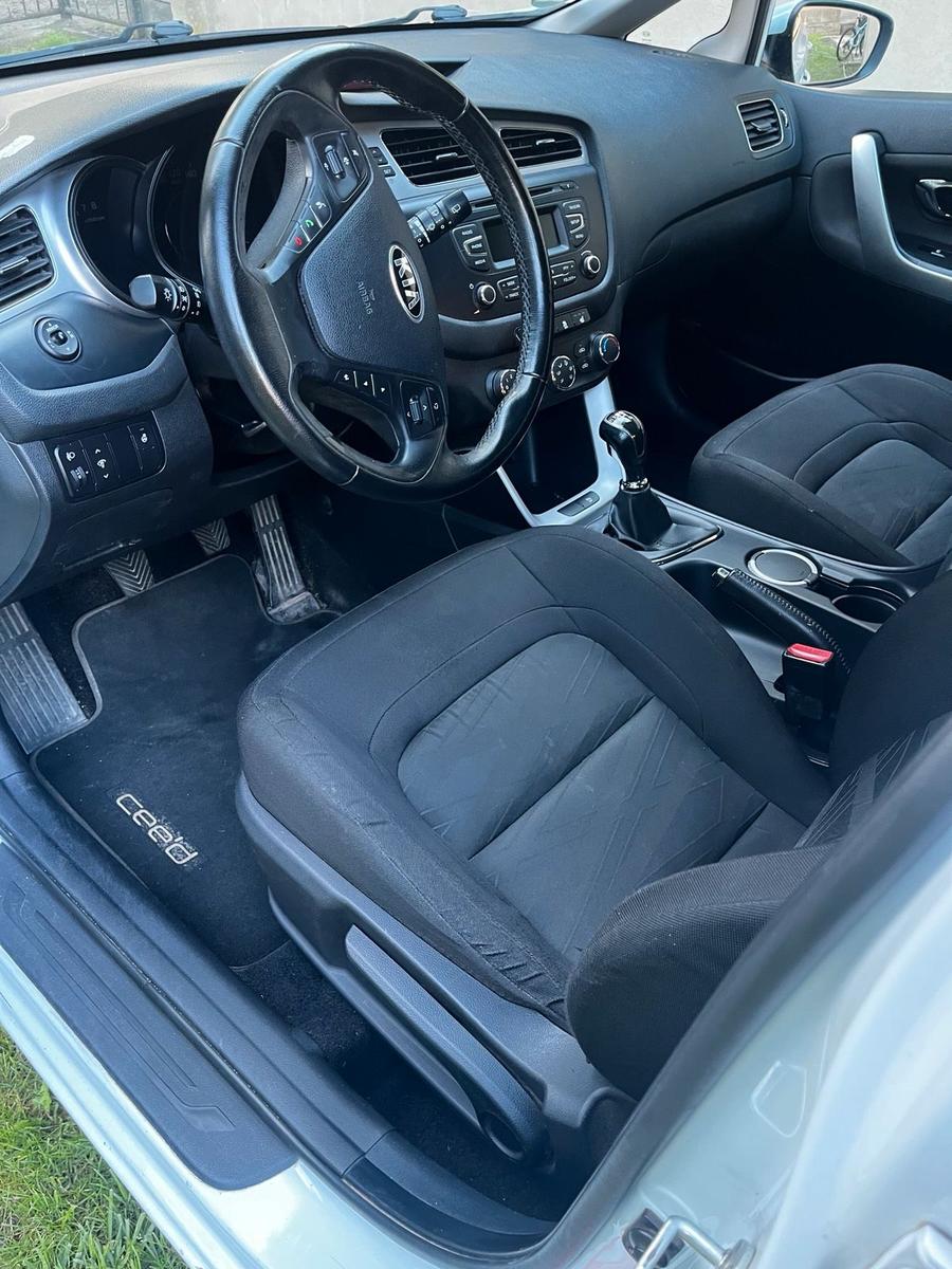 Kia cee'd 2012 — photo 7