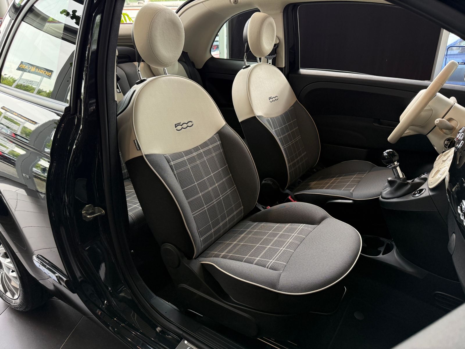 Fahrzeugabbildung Fiat 500C Lounge NAVI PDC ALU