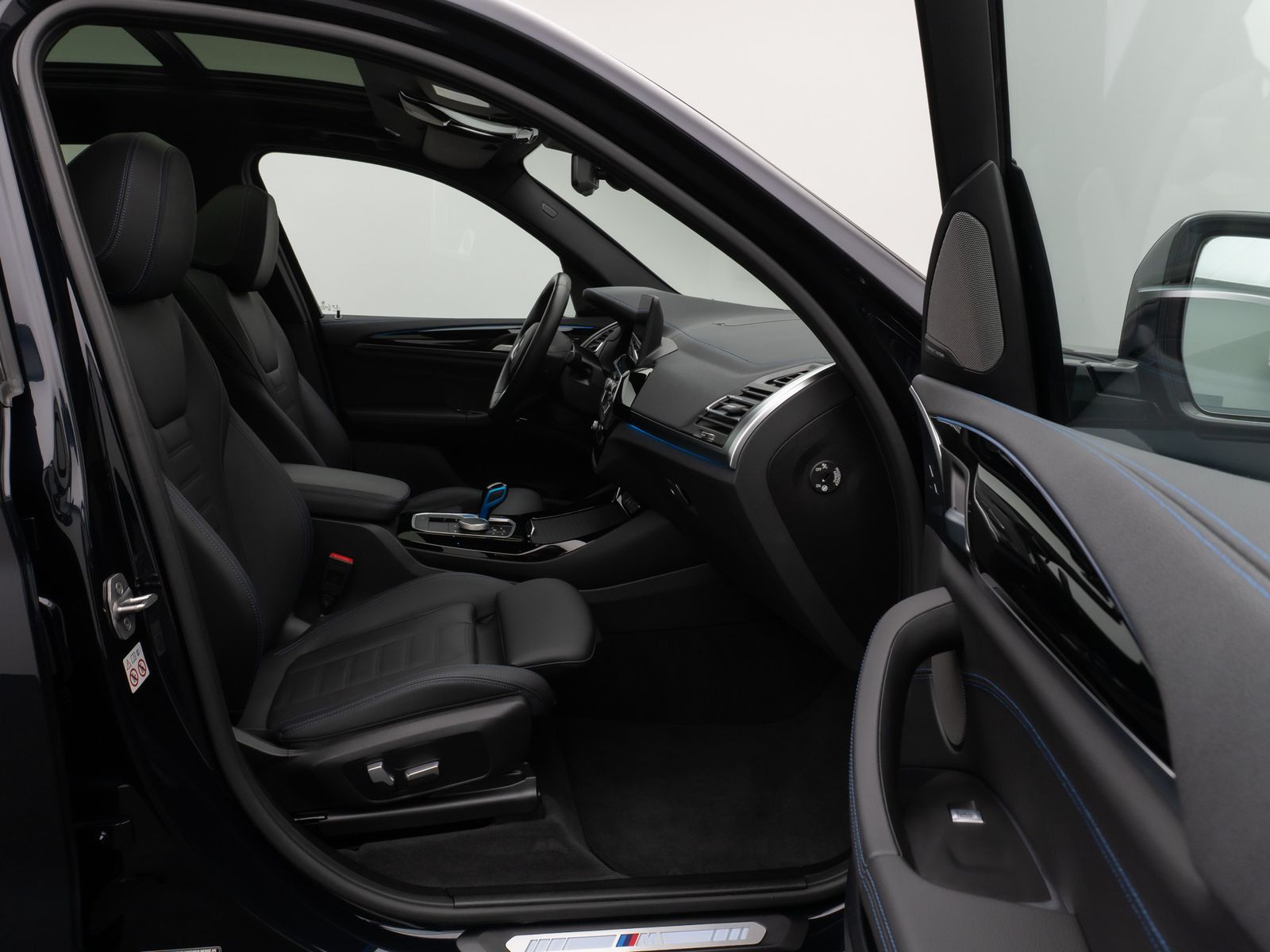 Fahrzeugabbildung BMW iX3 Impressive M Sport 360°HUD DAB H/K AHK Komfo