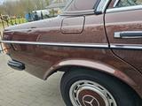 Mercedes-Benz 240D W123 Berline - Mercedes-Benz 240 mit Diesel-Antrieb