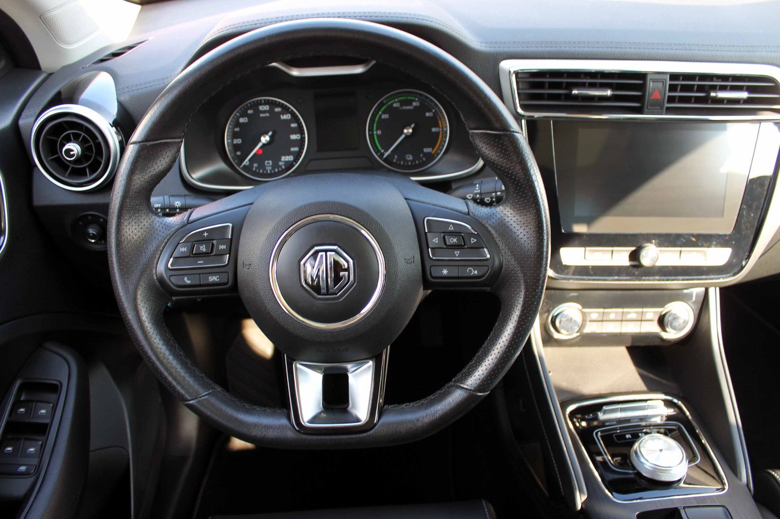 Fahrzeugabbildung MG ZS EV Luxury 5D ACC PANO NAV CarPlay BT SHZ KAM