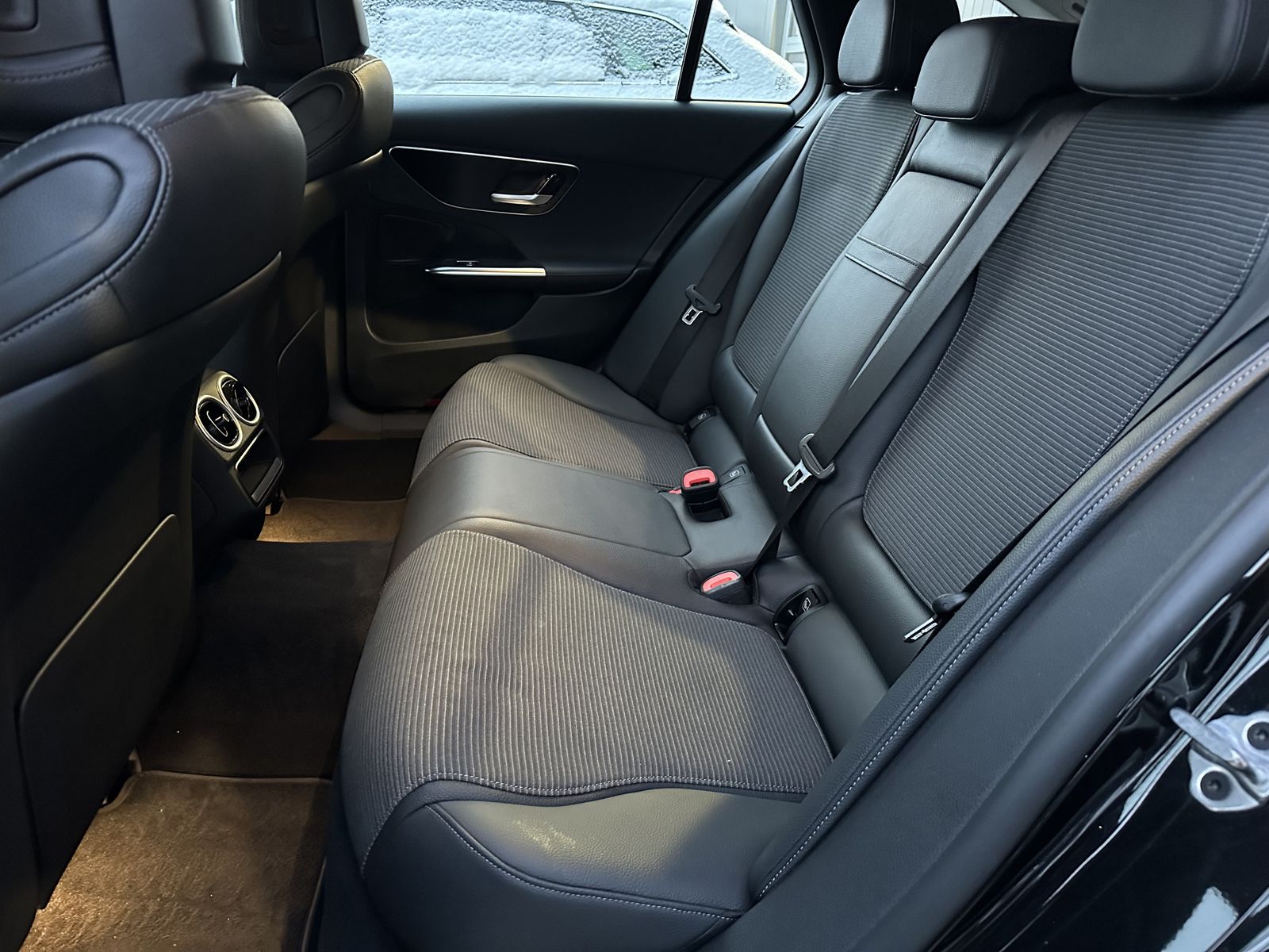 Fahrzeugabbildung Mercedes-Benz C 220d T Avantgarde NAV+LED+KAMERA+17ZO+CARPLAY