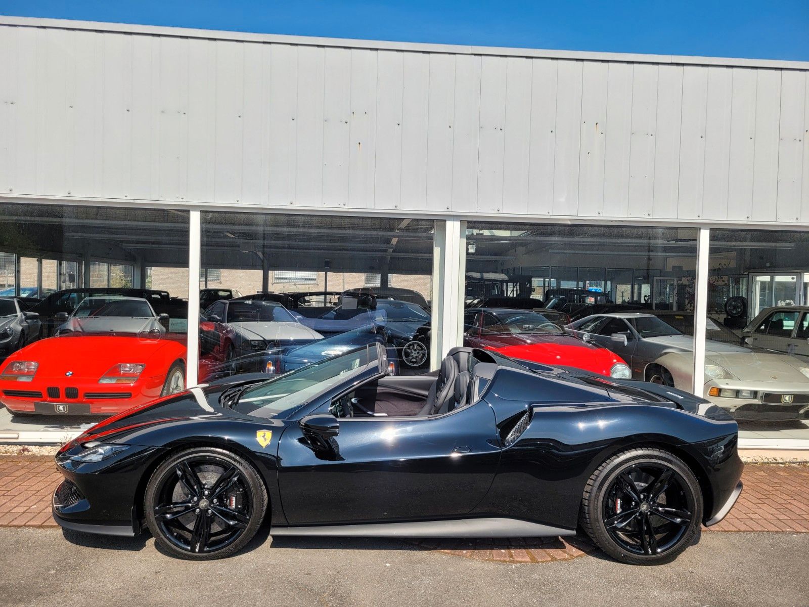 Fahrzeugabbildung Ferrari 296 GTS/All Black/Lift/Daytona/HiFi