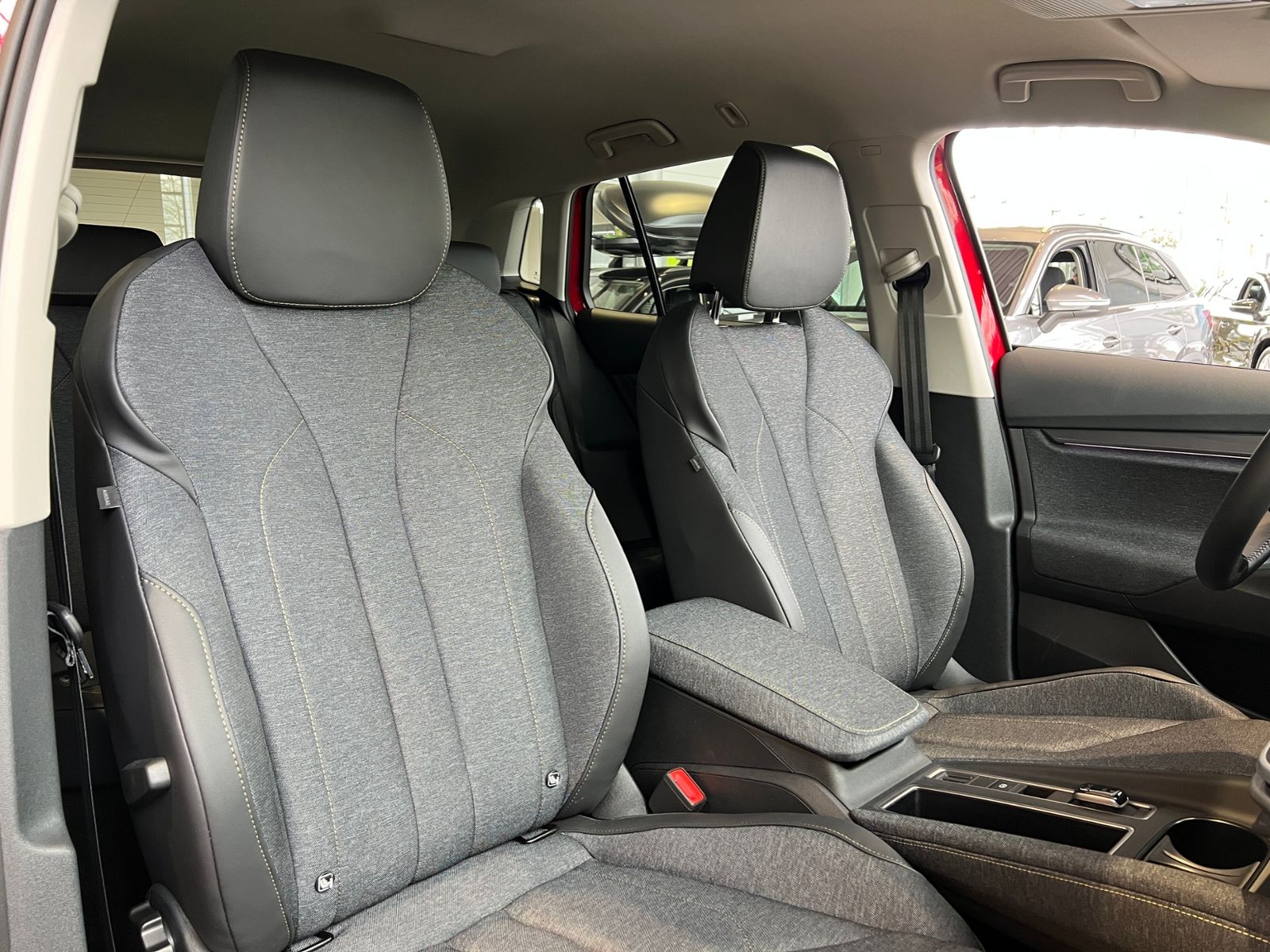 Fahrzeugabbildung SKODA Elroq 50 TOUR *AHK, LED, Navi, Kamera, 19"-LM*