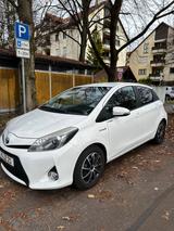 Toyota Yaris 1,5-l-VVT-i CVT Hybrid Club Club - Toyota Yaris Gebrauchtwagen in München