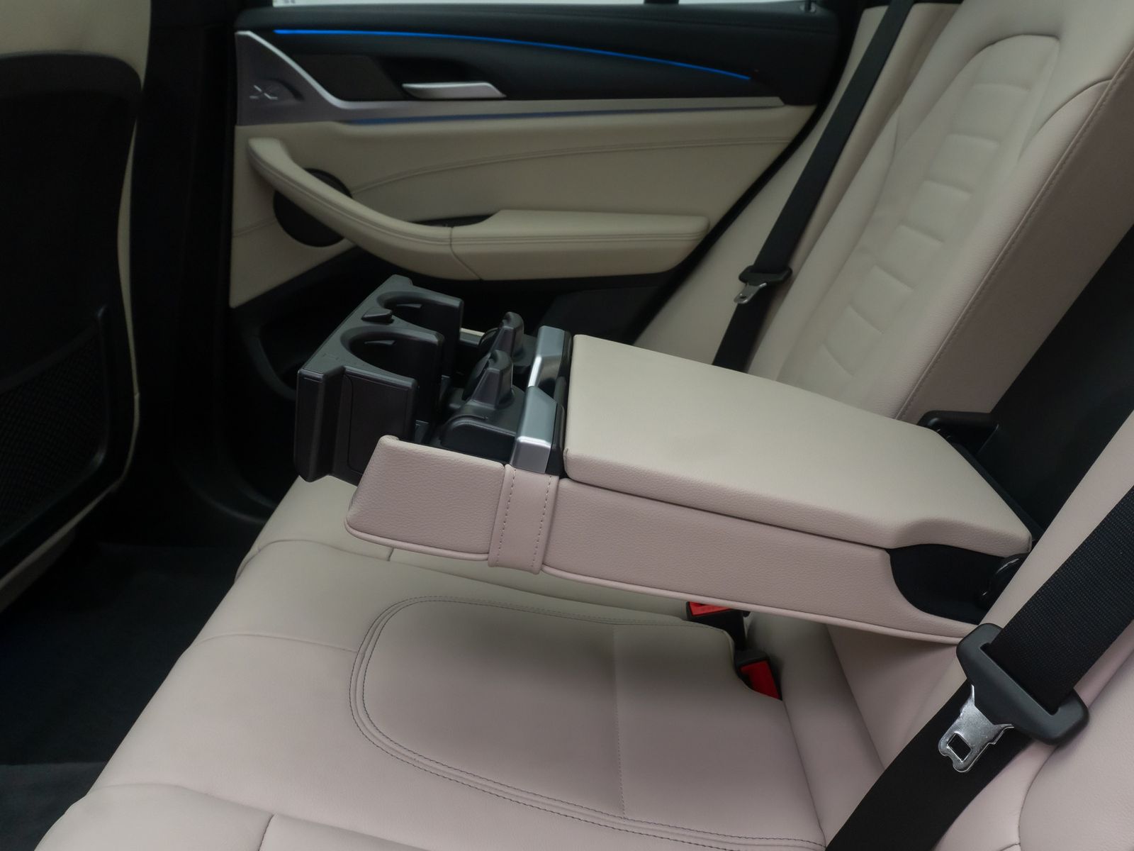 Fahrzeugabbildung BMW iX3 IMPRESSIVE 360&deg; H/K Panorama DAB HUD 20Zoll