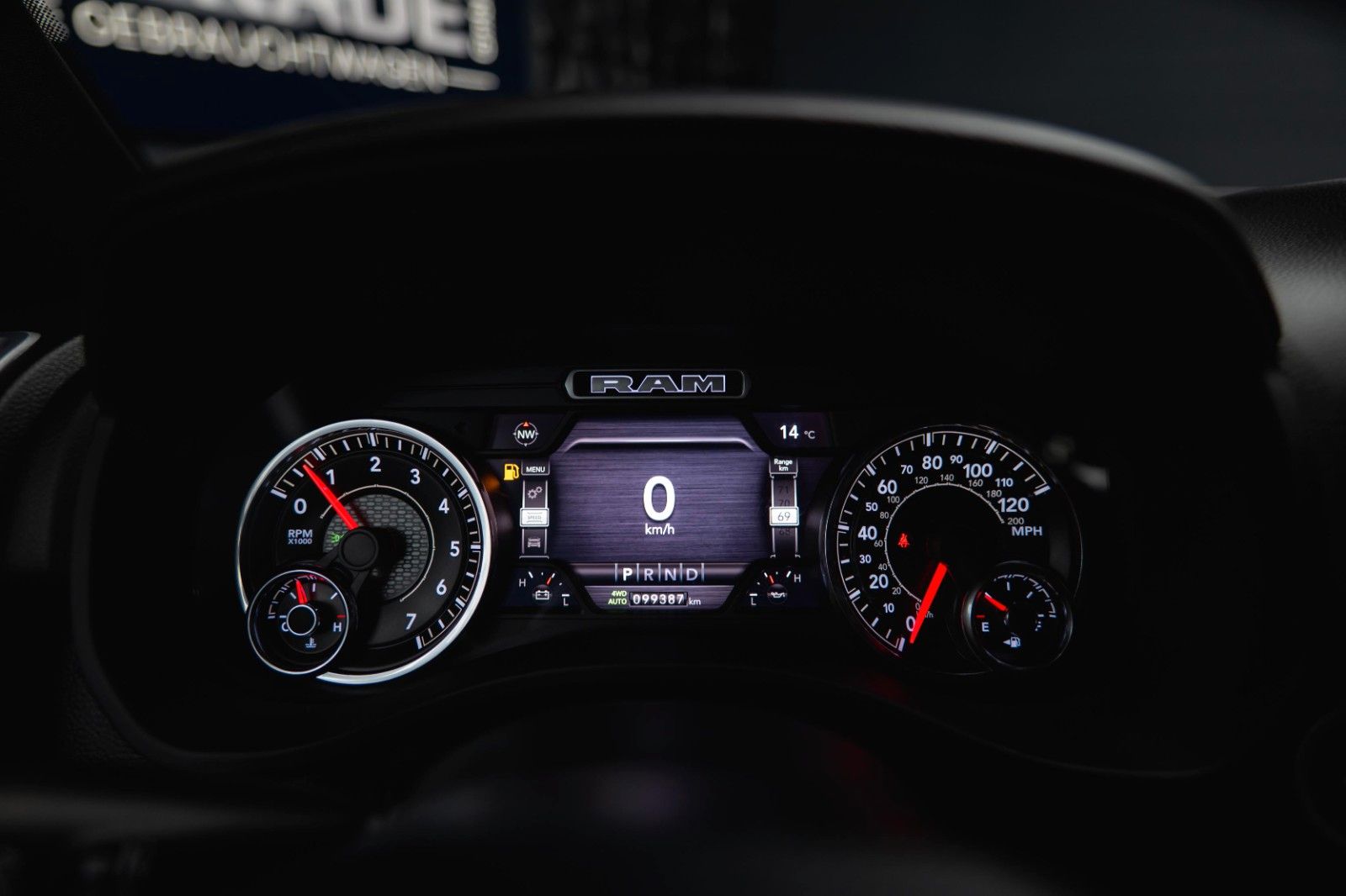 Fahrzeugabbildung Dodge RAM 5.7 V8 HEMI 4x4 OFFROAD Night Limited 19%