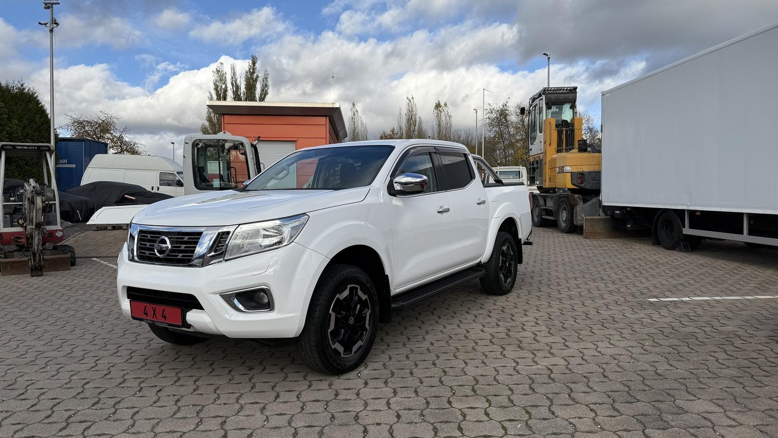 Nissan Navara  Double Cab 4x4 Heckd. RFK AHK SHZ