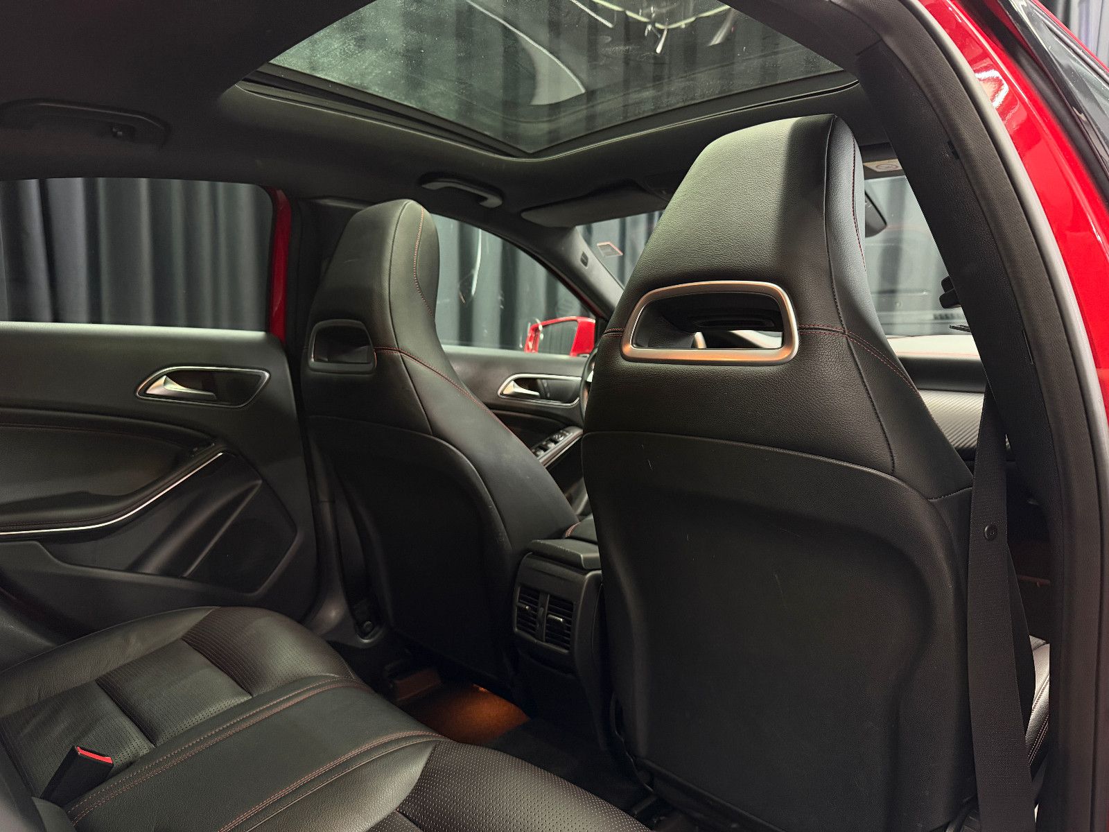 Fahrzeugabbildung Mercedes-Benz A 250 4Matic AMG-LINE|PANORAMA|7G AUTOMATIK|