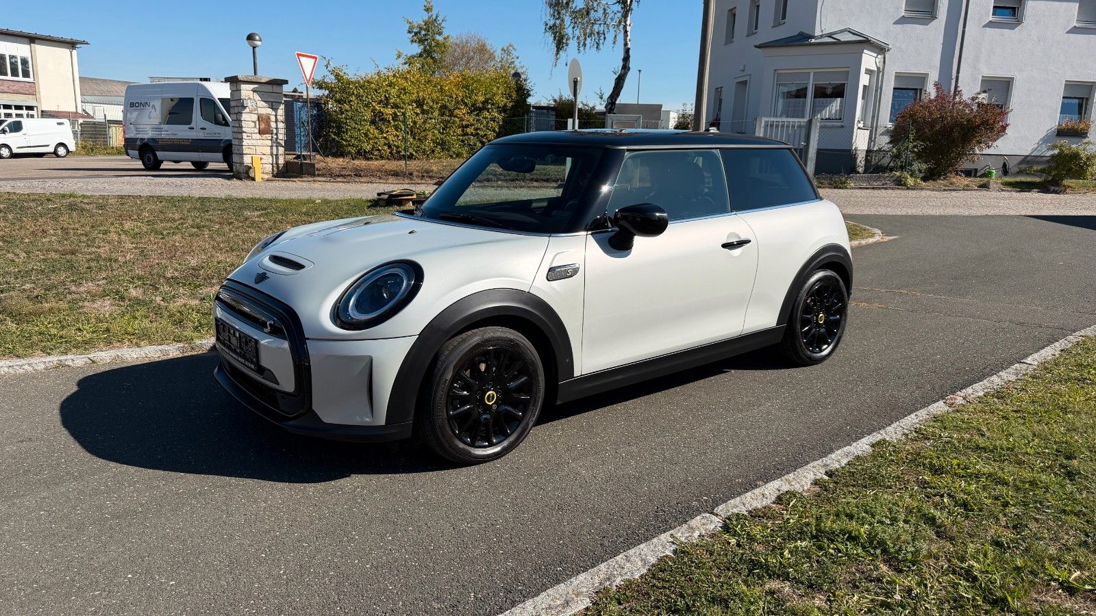 MINI Cooper SE Classic Trim, T/Leder, Pano., SHZ, PDC imagem 3