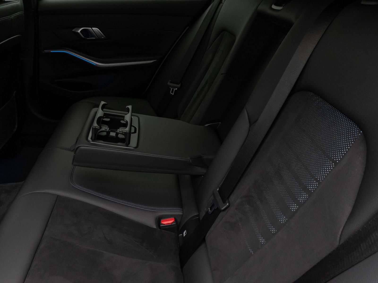 Fahrzeugabbildung BMW 330e M Sport Kamera Laser HUD HiFi AHK Stop&Go