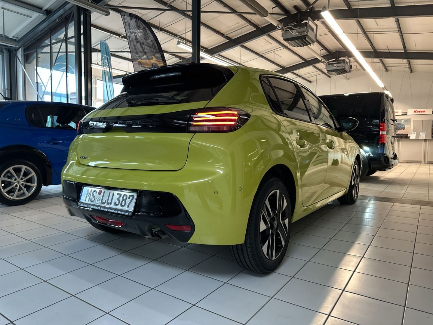 Fahrzeugabbildung Peugeot 208 Allure 1.2 PureTech 100 Navi 360 Kamera