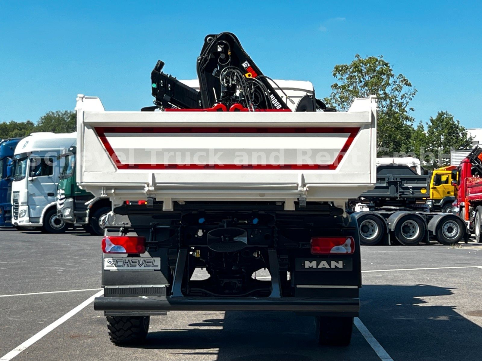 Fahrzeugabbildung MAN TGM 18.320 4x4BB einzelbereift Kipper HIAB 118-3