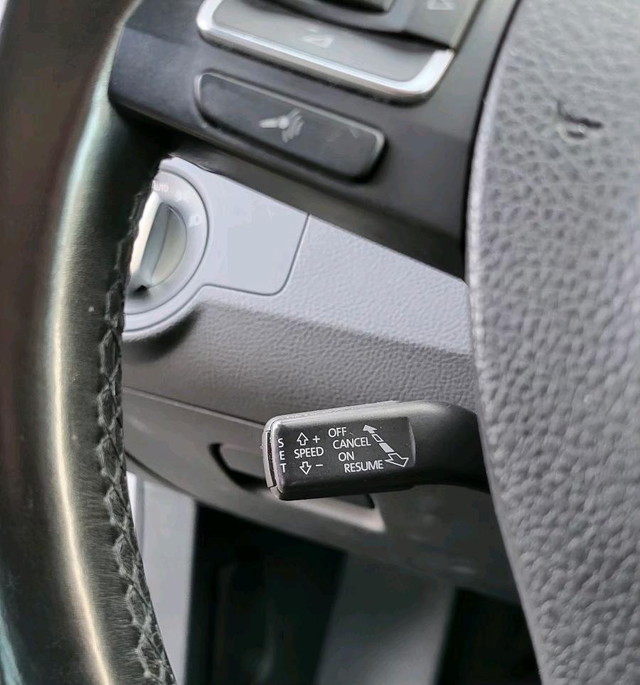 Volkswagen Passat 2011 — engine 140 HP (103kW)