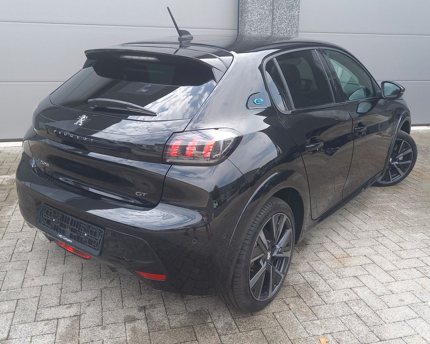 Peugeot e208 GT PACK 50kWh/100KW 136 AMBI*KAM*PANO*17 imagem 2
