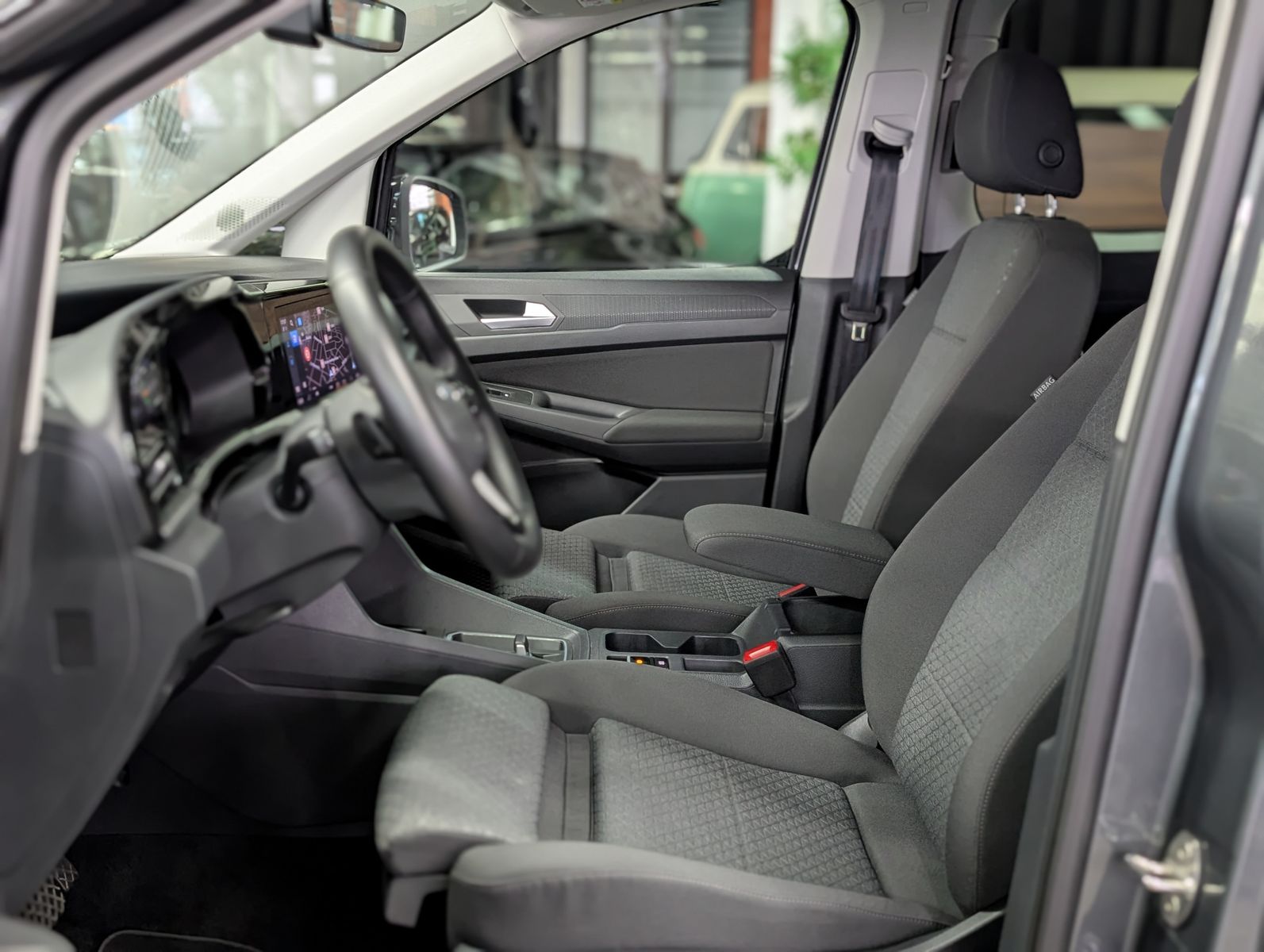 Fahrzeugabbildung Ford Grand Tourneo L2 Titanium 7-Sitze Bi-LED CAM AHK