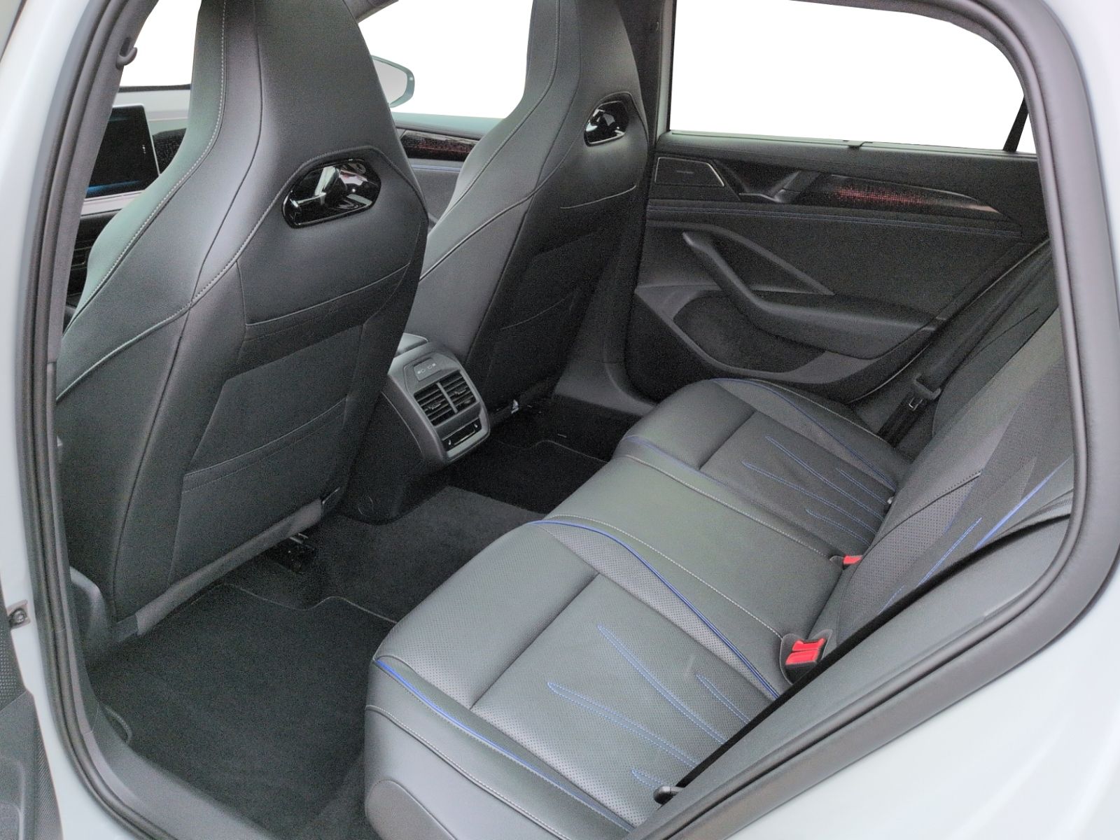Passat R-Line 2.0 TDI 4MO DSG PANO+STHZ+AHK+