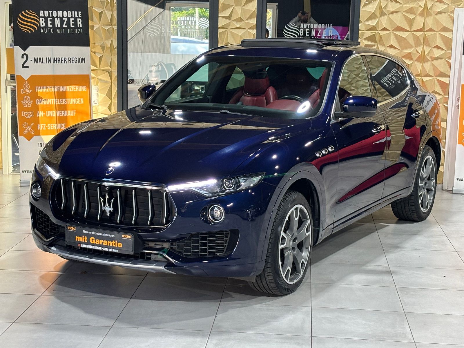 Fahrzeugabbildung Maserati Levante/EXCLUSIVE/RED/360'KAM/PANO/HARMAN-KARDON