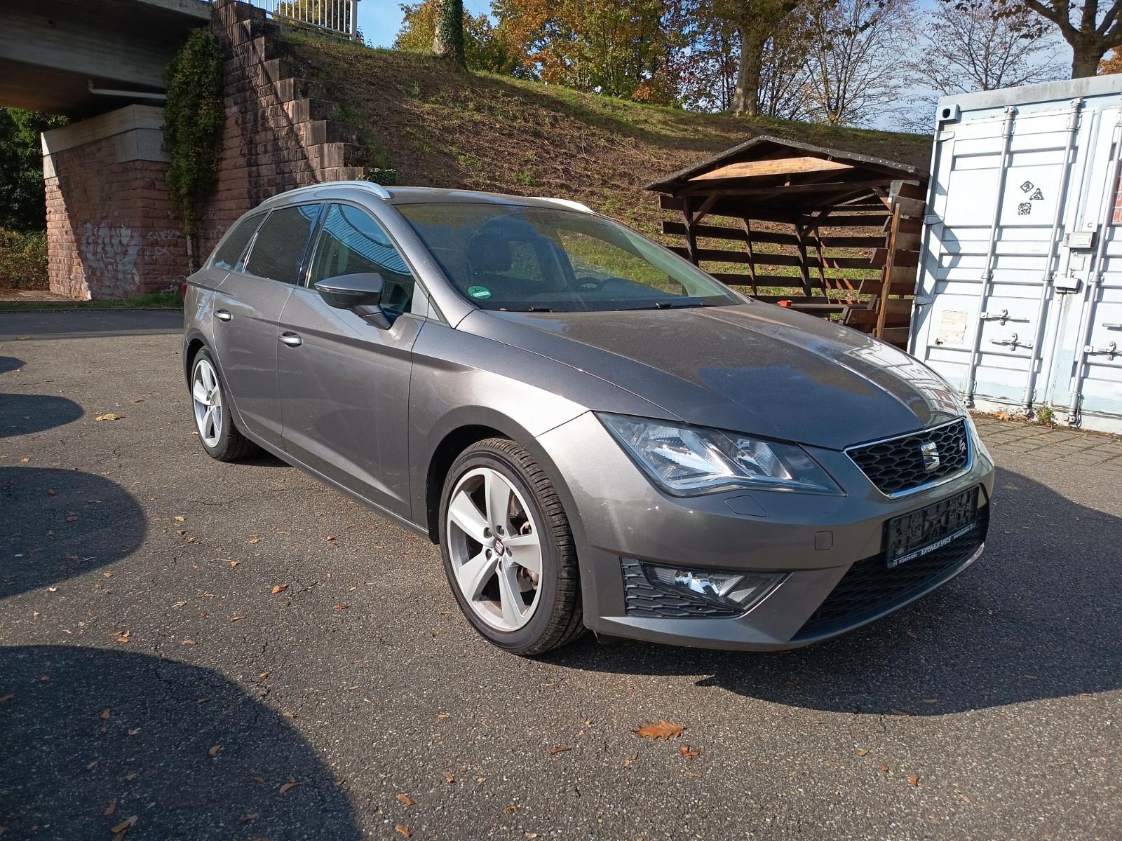 Seat Leon 2014 — rear view