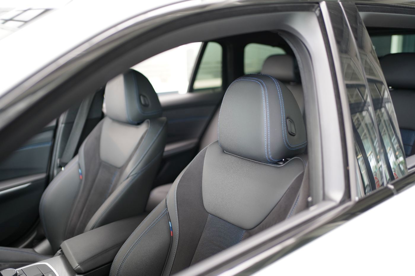 Fahrzeugabbildung BMW 320iA M Sport +Parking Assistant+Driving Assista
