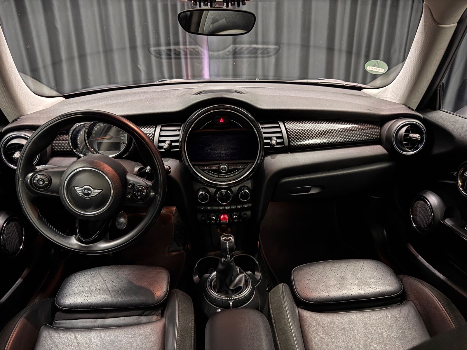 Fahrzeugabbildung MINI MINI COOPER S|CHILI|PANORAMA|NAVI|PDC|
