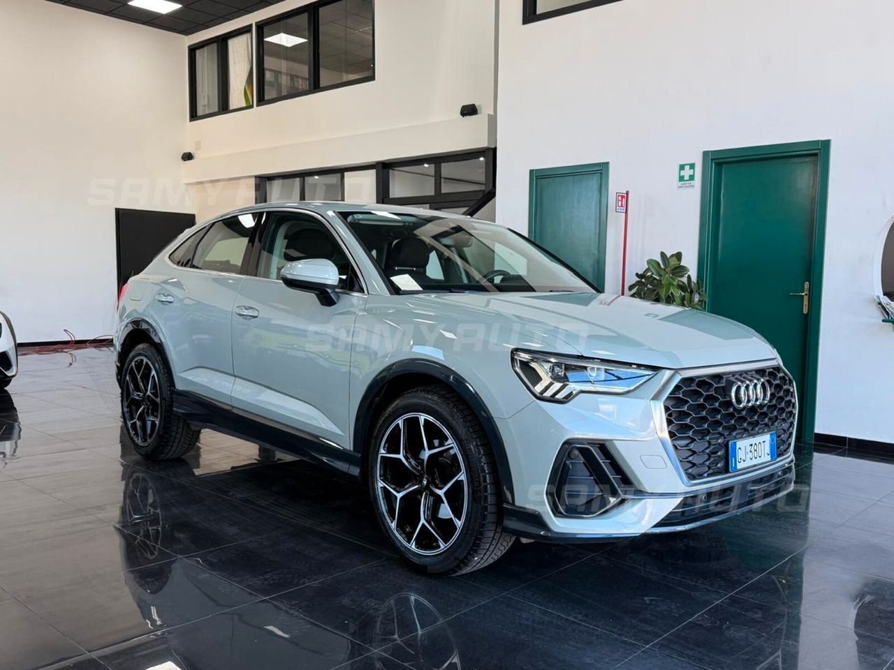 Audi Q3 35 TDI S tronic Business imagem 2