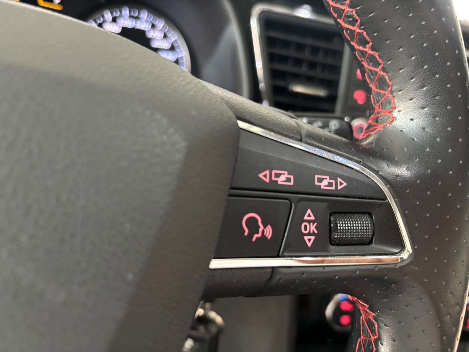 Fahrzeugabbildung SEAT Leon FR 2.0TDI DSG/ACC/SHZ/ALLWETTER
